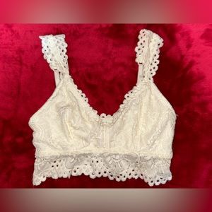 White lace medium bralette